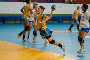 El Rocasa domina con mano de hierro el derbi canario para mantener el liderato/TA.